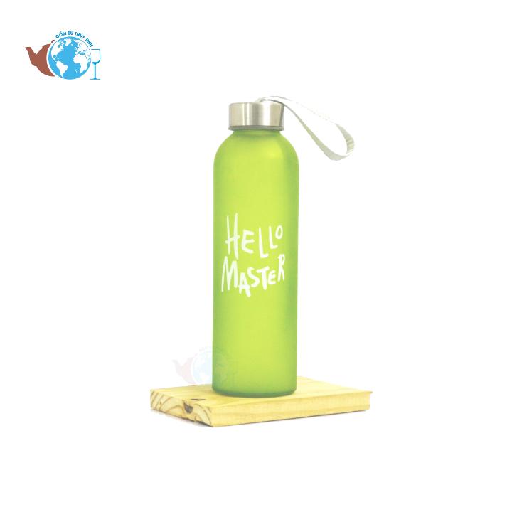 Bình đựng nước thủy tinh màu in chữ Hello master 500ml có dây xách