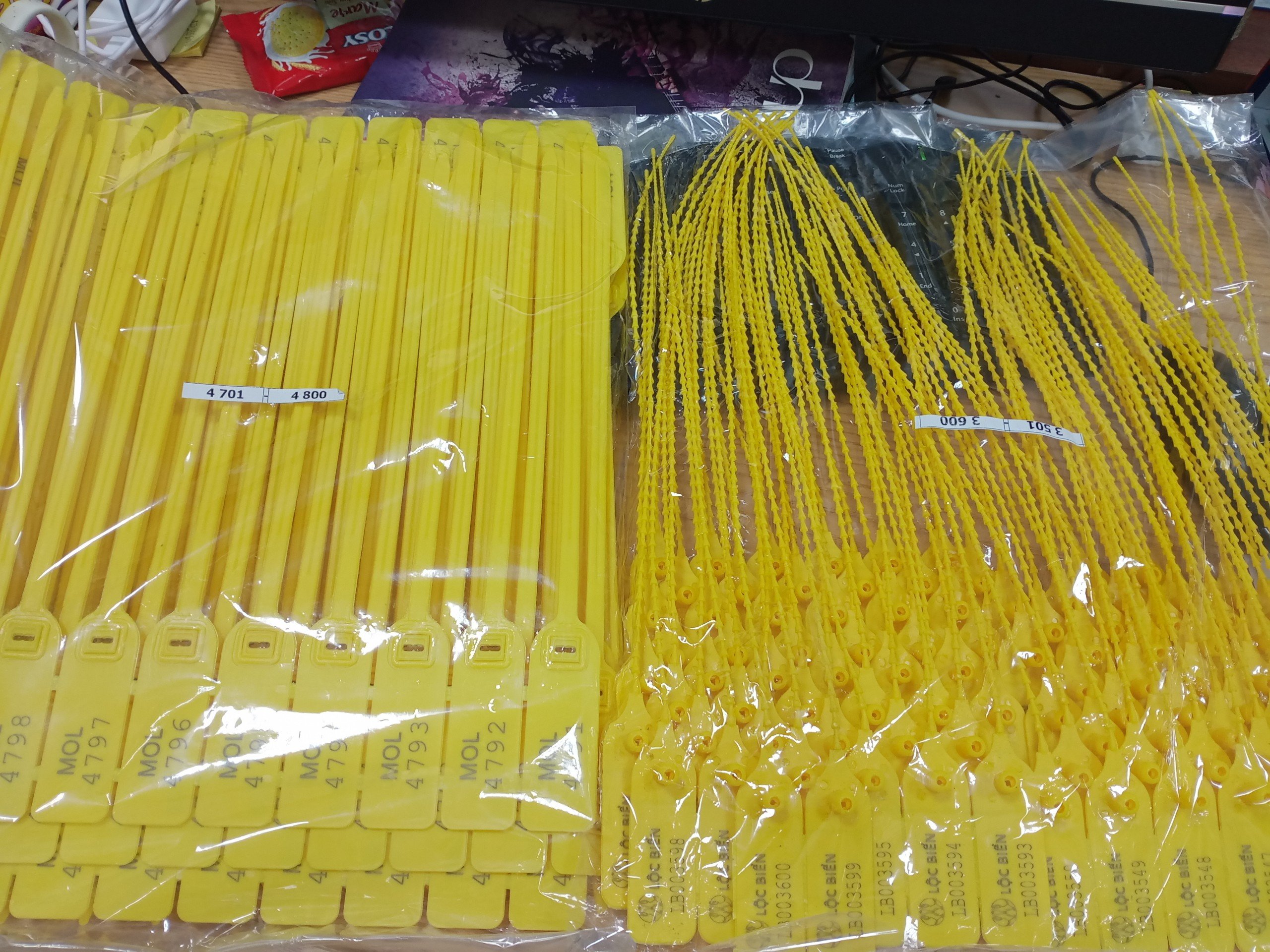 Dây niêm phong nhựa đốt trúc seri liên tục ,niêm phong hàng hóa 100 c