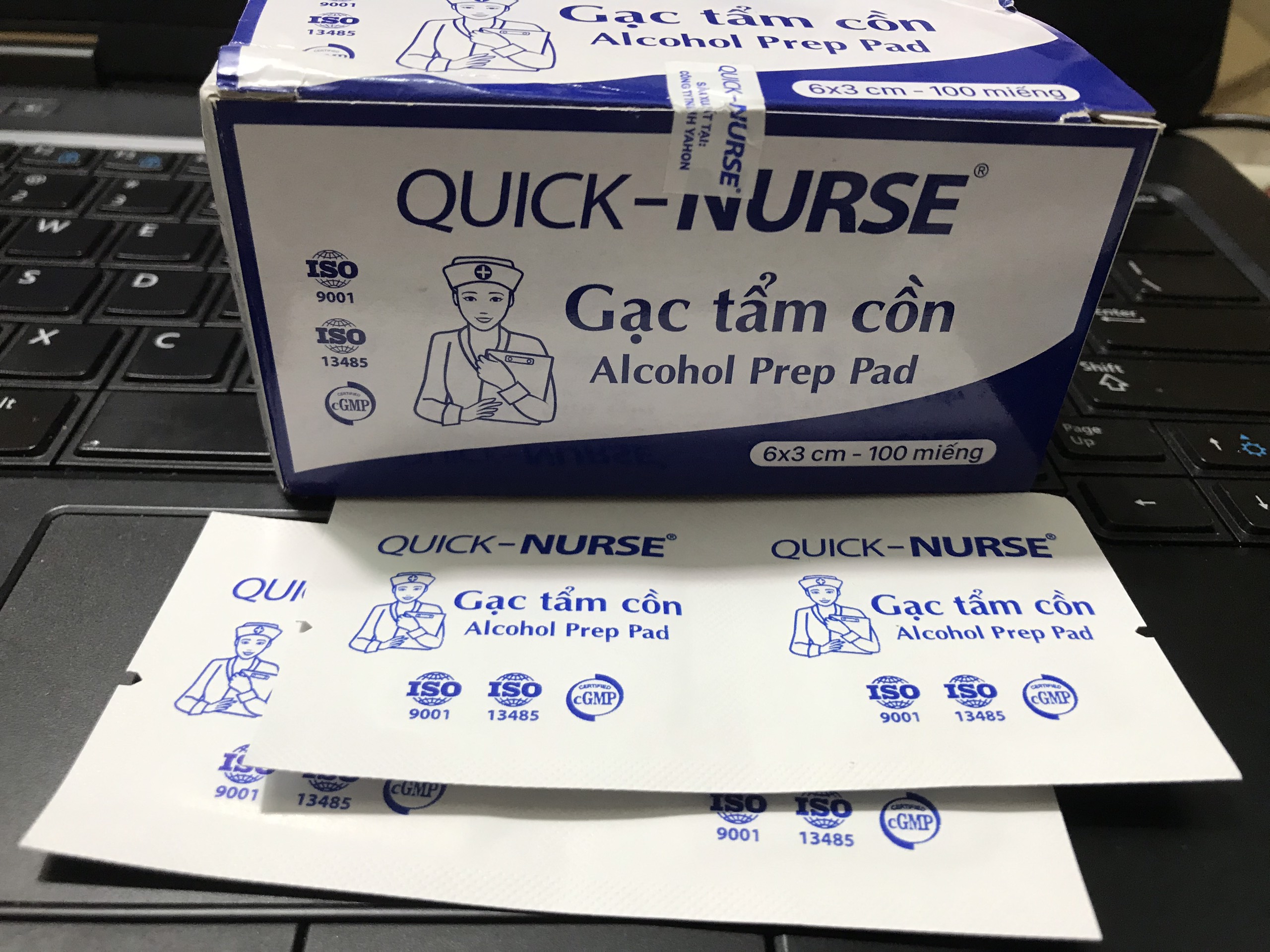 Bông tẩm cồn tiệt trùng
