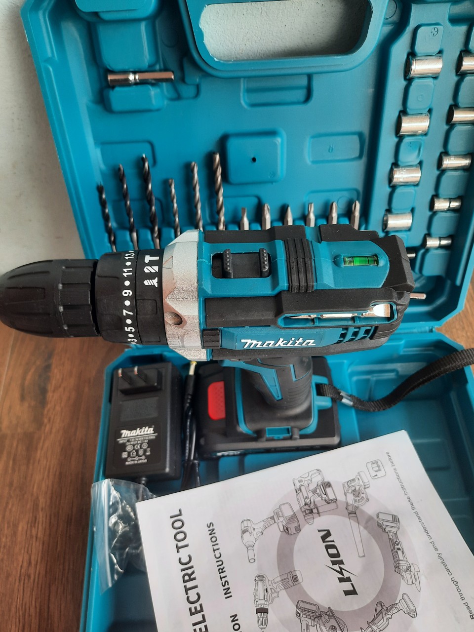 Máy khoan 2 pin makita 72v kèm phụ kiện