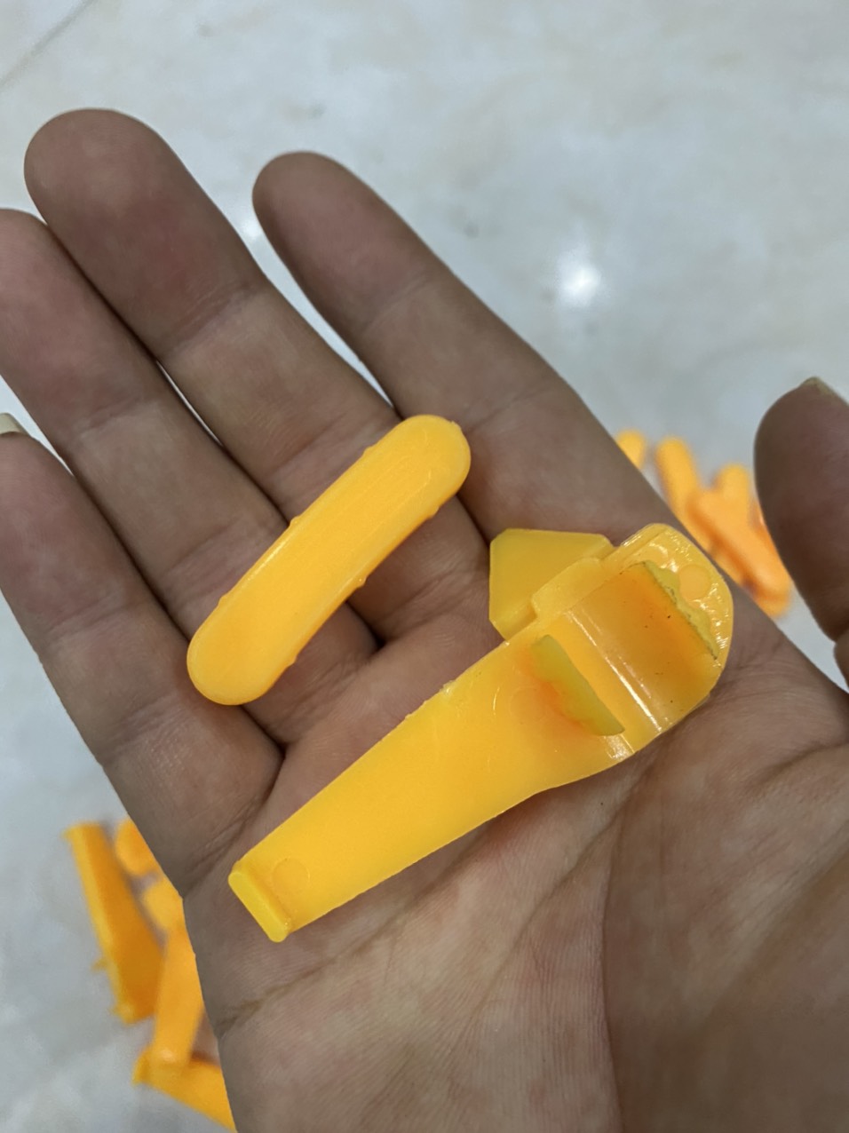 Nẹp Nhựa Mỏ Vịt Máy Ra Vào Lốp