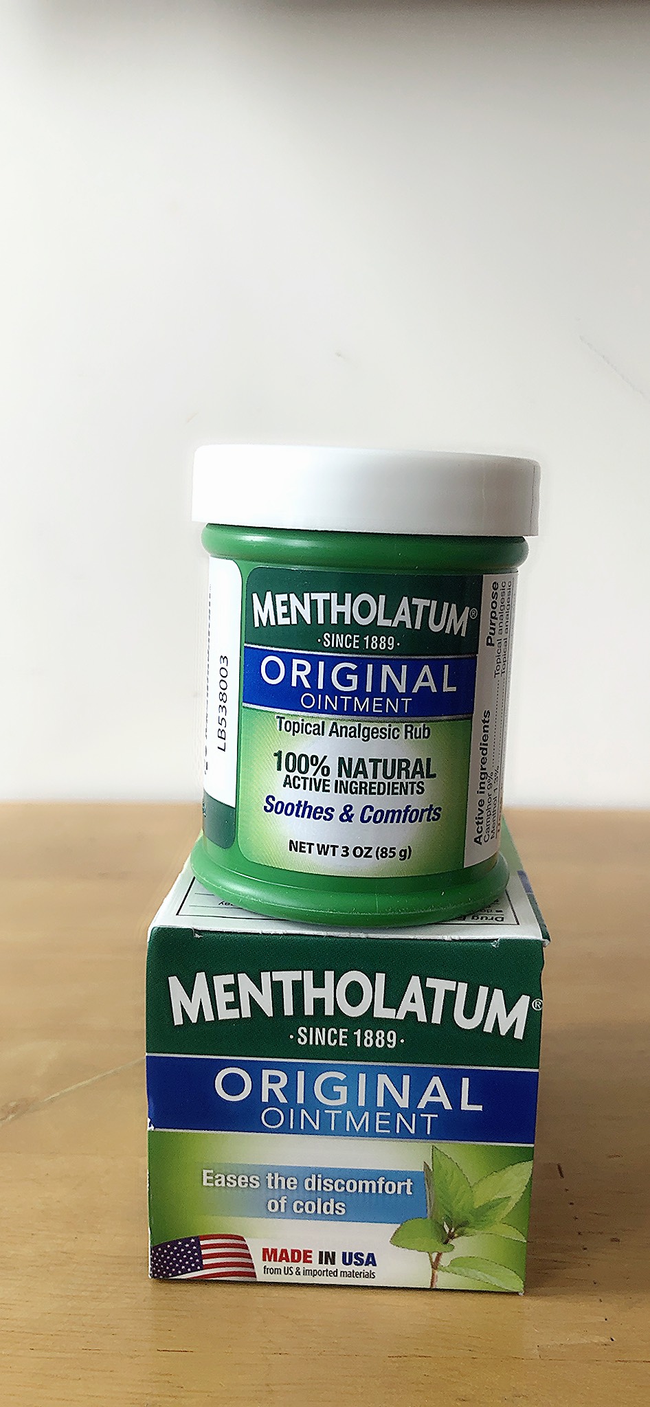 Dầu cù là Mỹ hiệu Mentholatum Orginal_ 100% Natural 85g