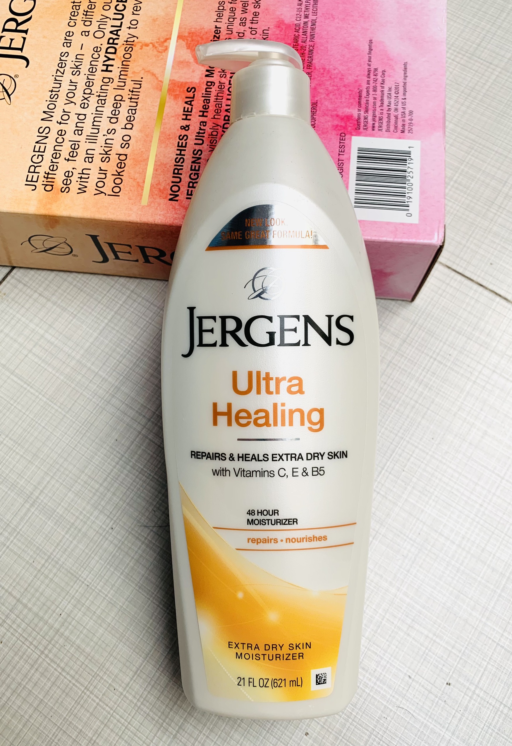 [HCM] 1 CHAI DƯỠNG THỂ CẤP ẨM DÀNH CHO DA KHÔ JERGENS ULTRA HEALING 621ML