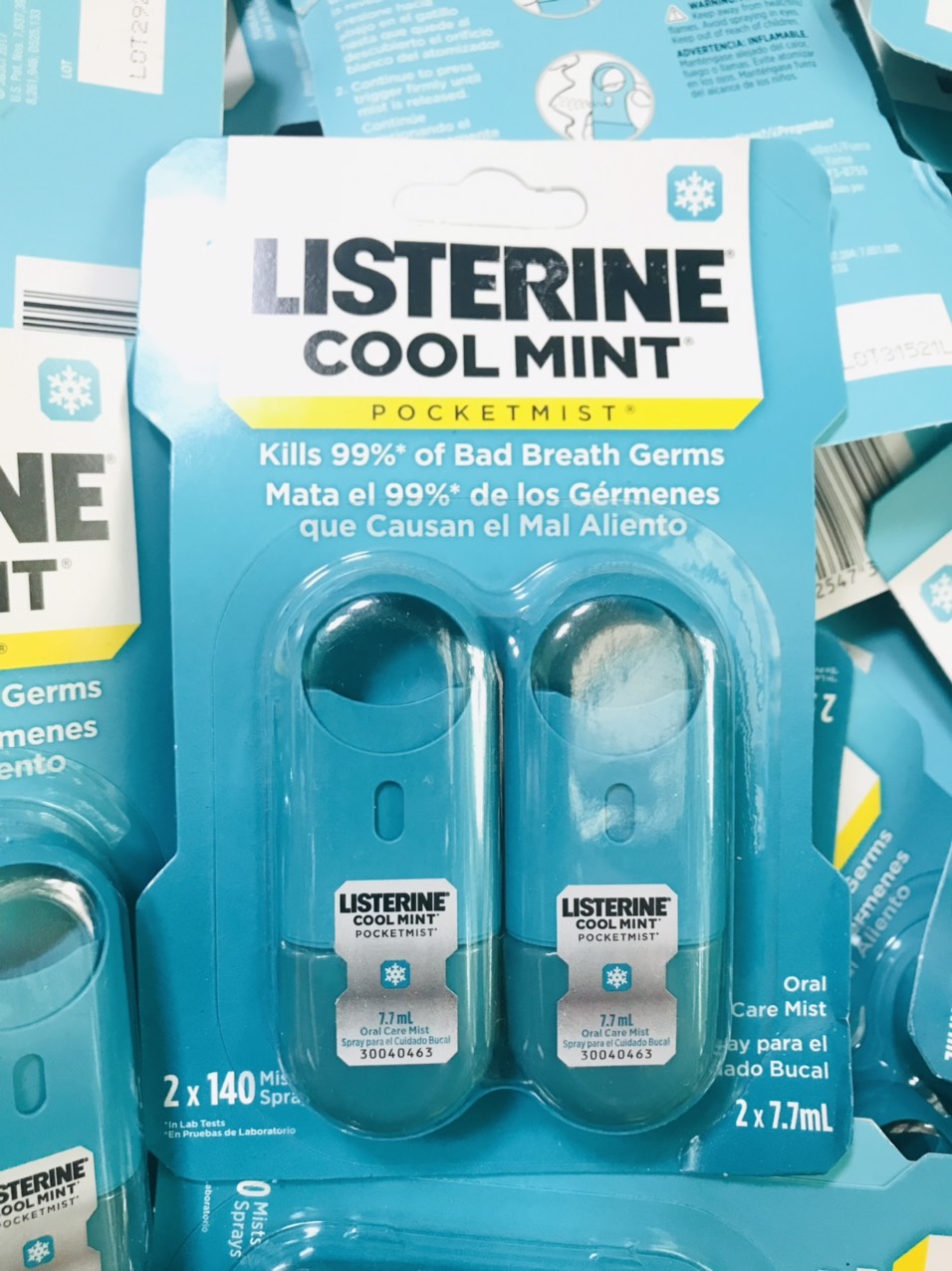 Xịt diệt khuẩn và thơm miệng Listerine Cool Mint