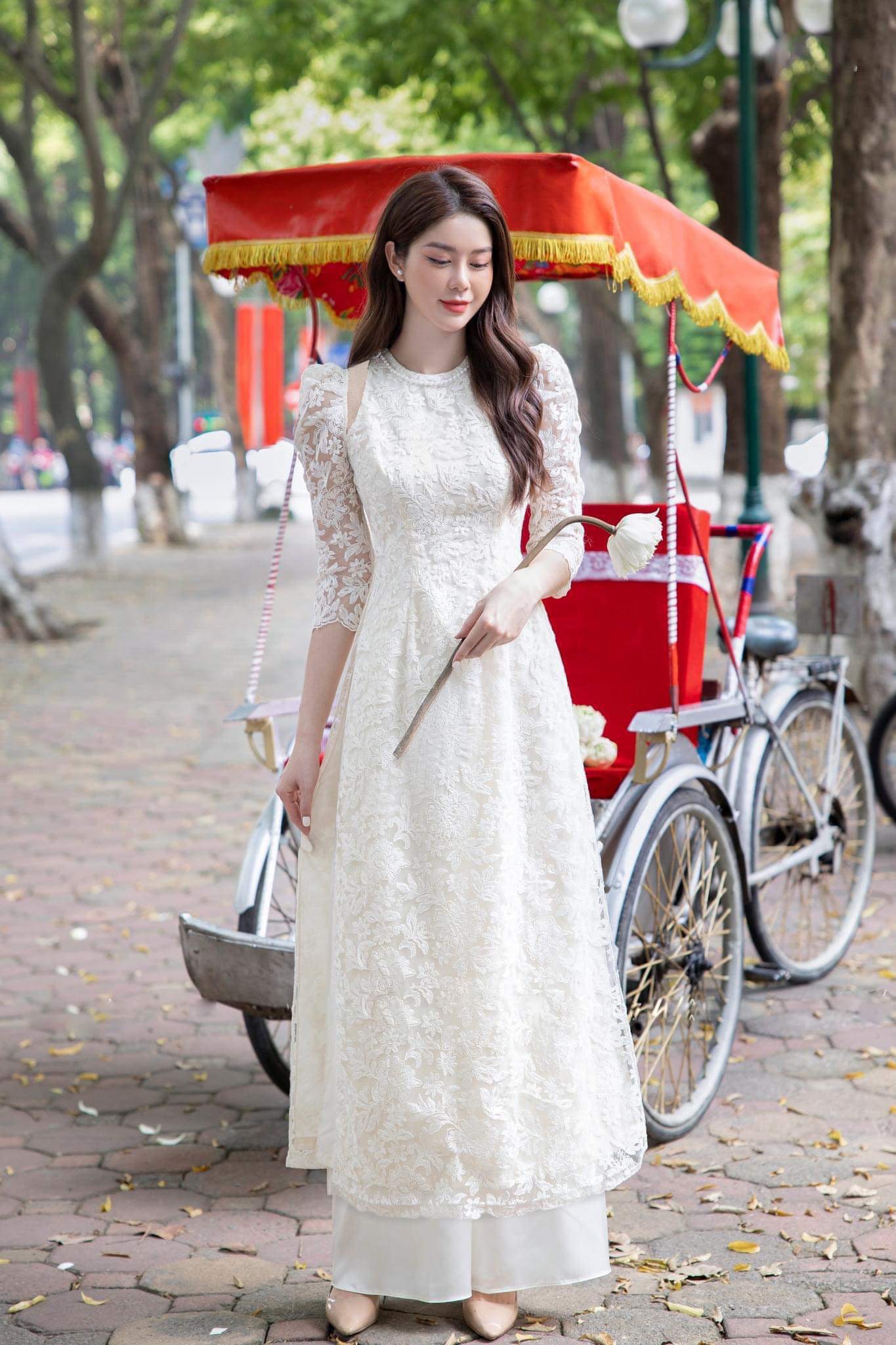 Sét áo dài ren quảng châu cao cấp màu kem / sét lụa vân gấm in kèm quần lụa satin
