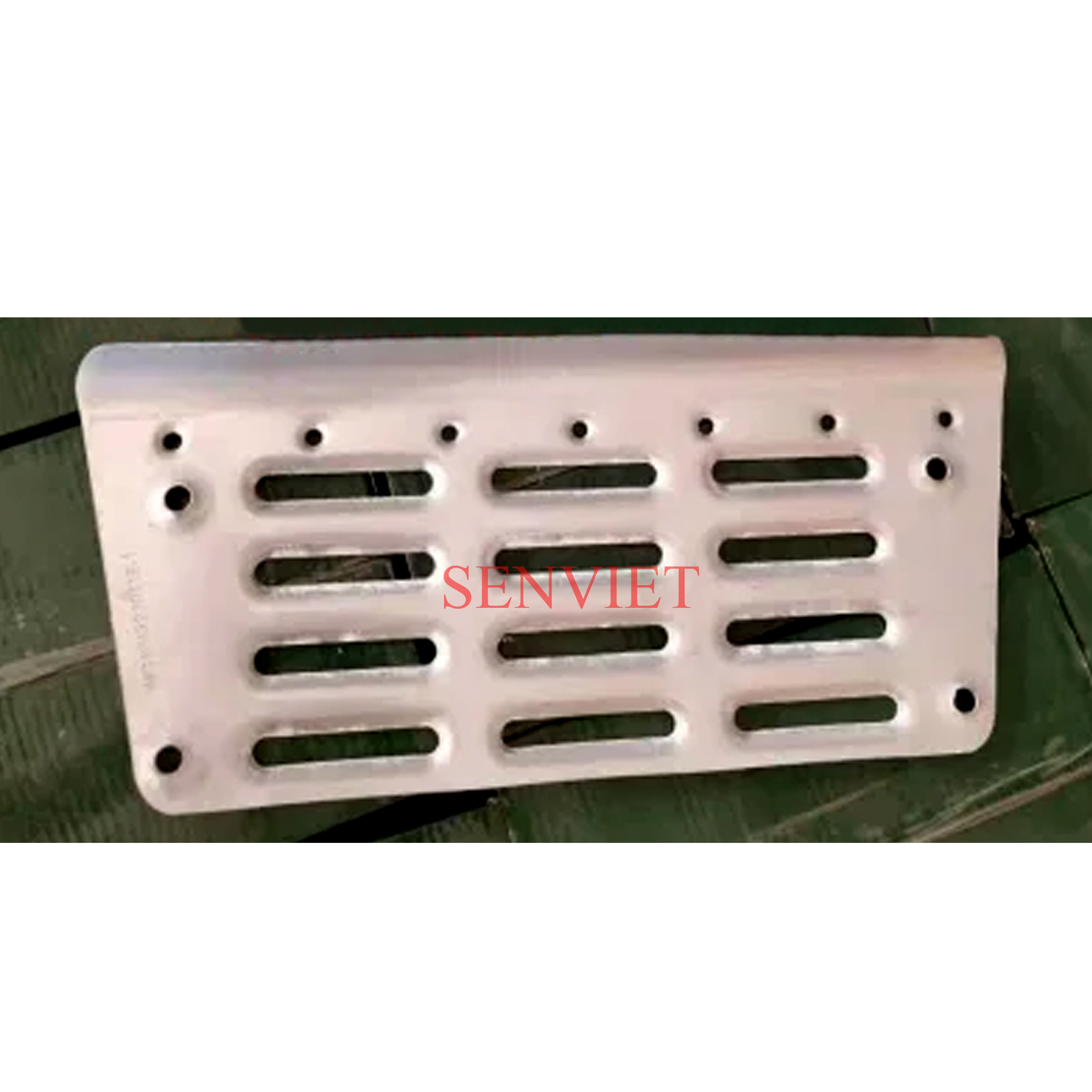 Tấm chống trơn inox bậc dưới howo 336 371