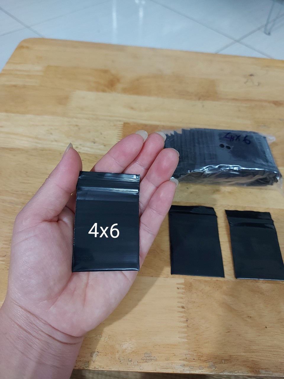 Combo 100 cái túi zip nhỏ màu đen dày đẹp 4x6 cm