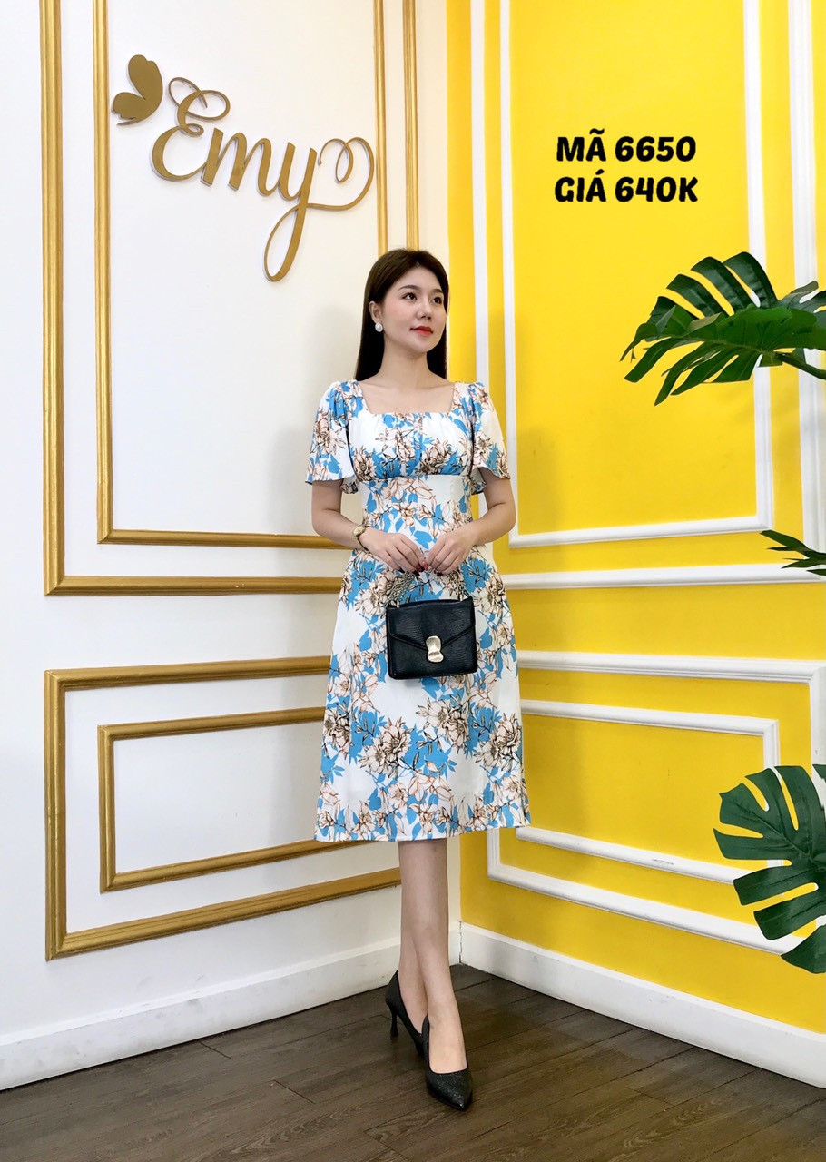Đầm emy em6650 xoè cổ vuông hoạ tiết xanh dương có túi