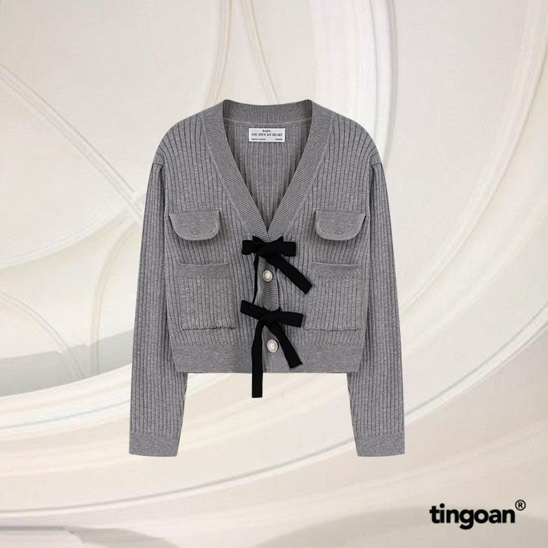 Áo len xám dáng lửng đính 2 nơ đen cúc ngọc xám tingoan LOVE YOU VERY MUCH TOP v2 /GR ( màu mới nhất T2.2025)