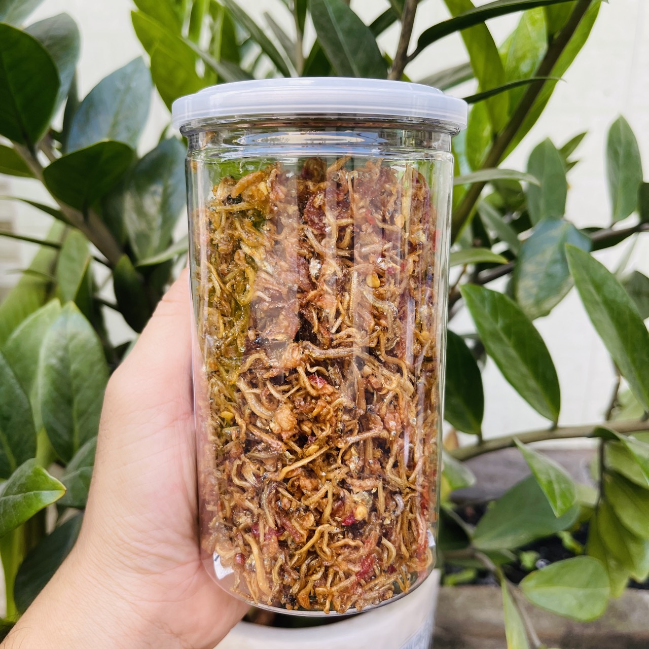 Cá cơm rim tỏi - đặc sản đầm sen
