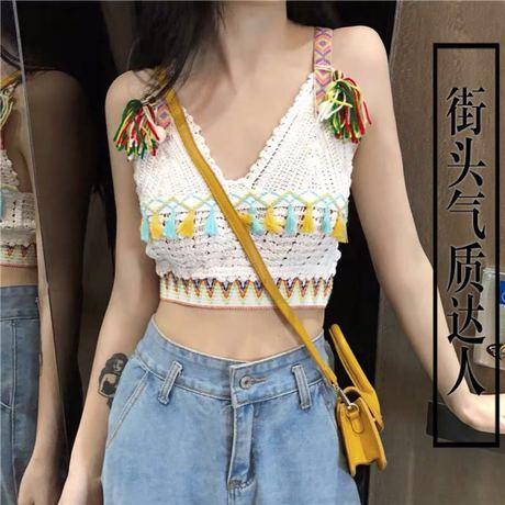 Áo len móc đi biển