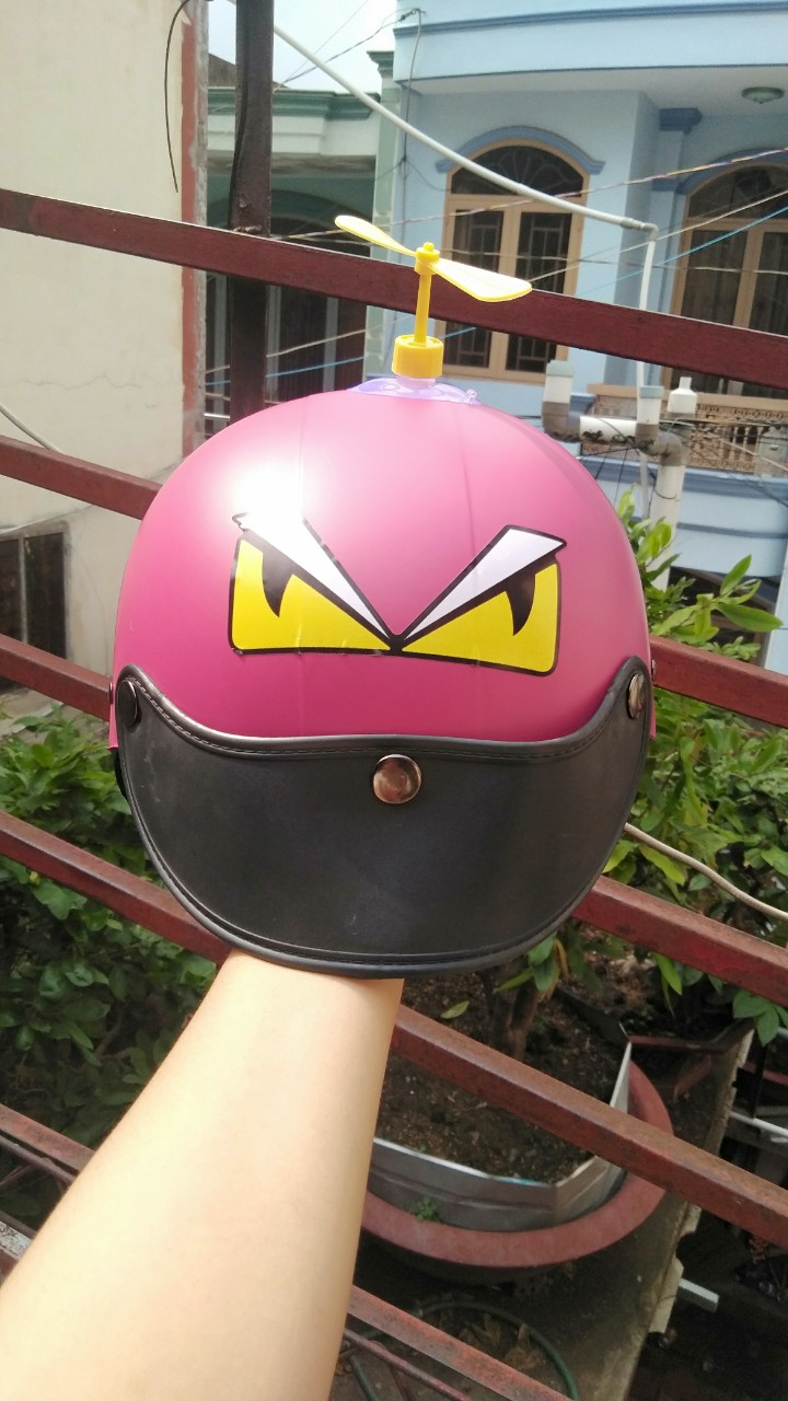 nón bảo hiểm  dán decal hình đôi mắt fendi hot trend