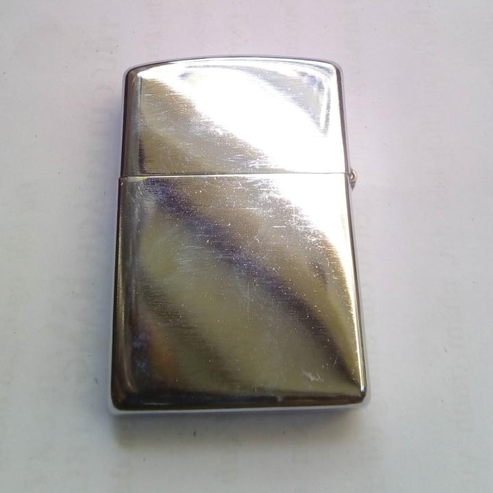 Bật lửa hộp quẹt dùng xăng dập hình nổi