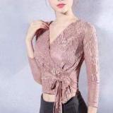 Aó ren eo đính nơ tay lỡ