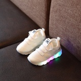 Giày thể thao siêu nhẹ cho bé - size 22 đến 26- chữ m - trắng - đèn led