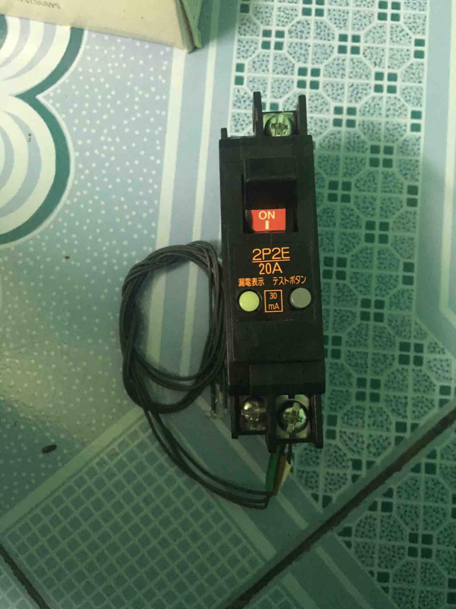 Aptomat chống giật nhật fuji 20a mới 100%