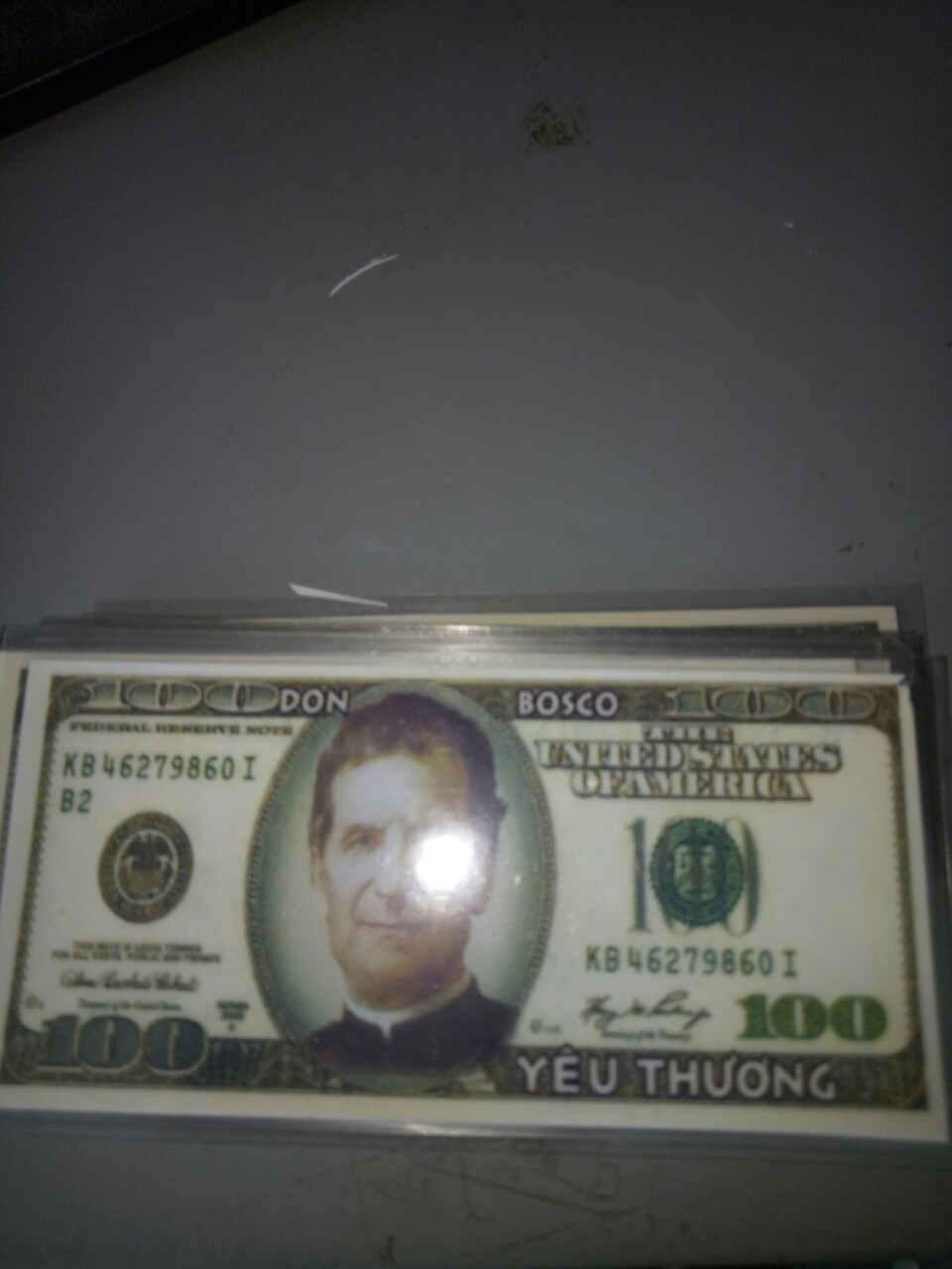 [HCM]Đồng 100 USD may mắn thiết kế hình DON BOSCO