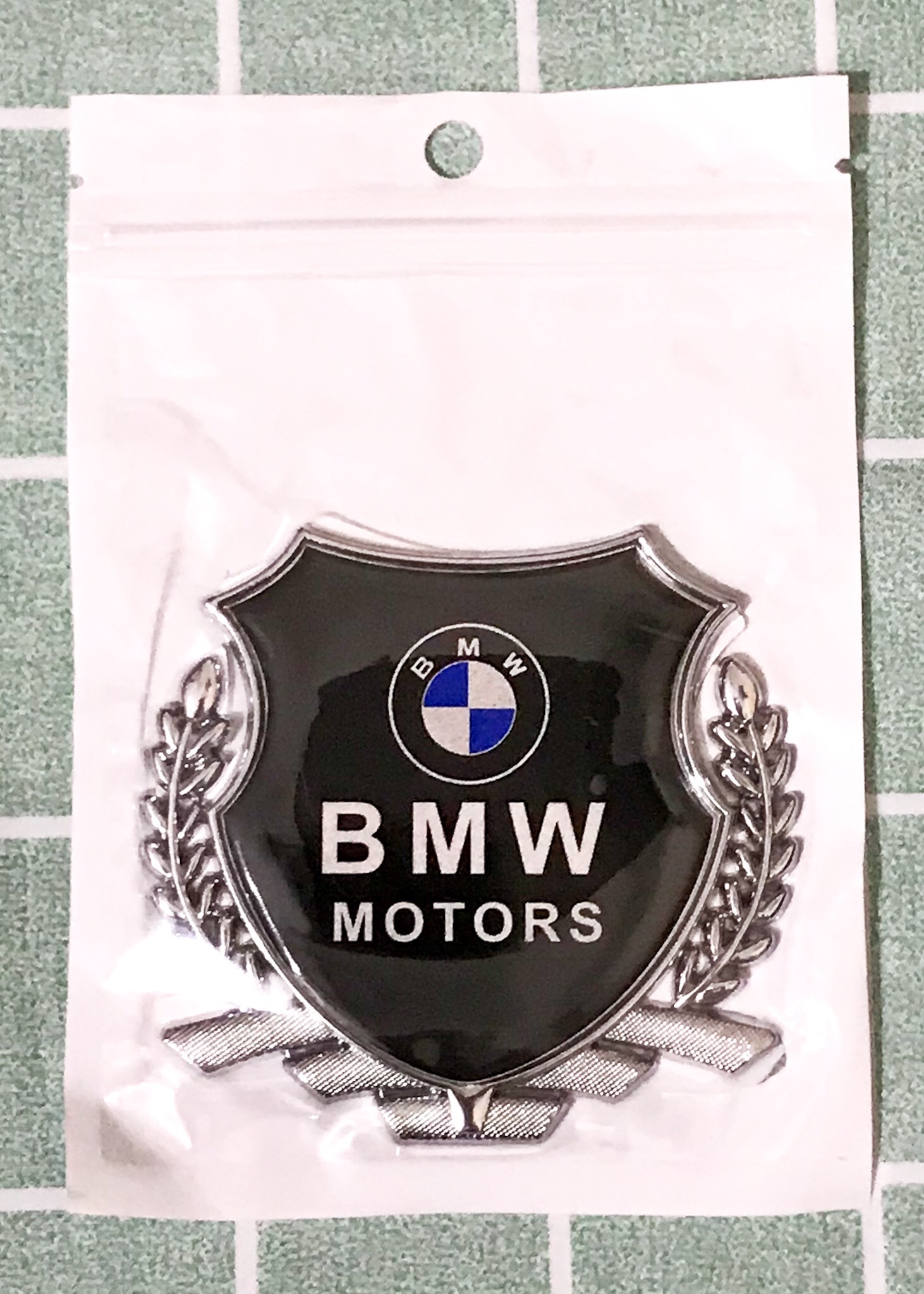 Tem logo bông lúa viền bạc - xe bmw