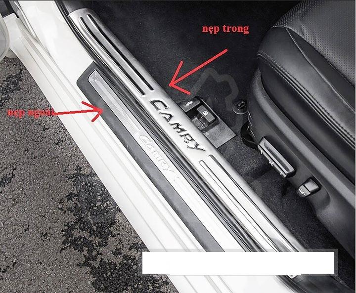 Bộ Nẹp Bước chân Ngoài chống xước cửa xe Toyota Camry 2016 - 2018 ( 4 miếng )