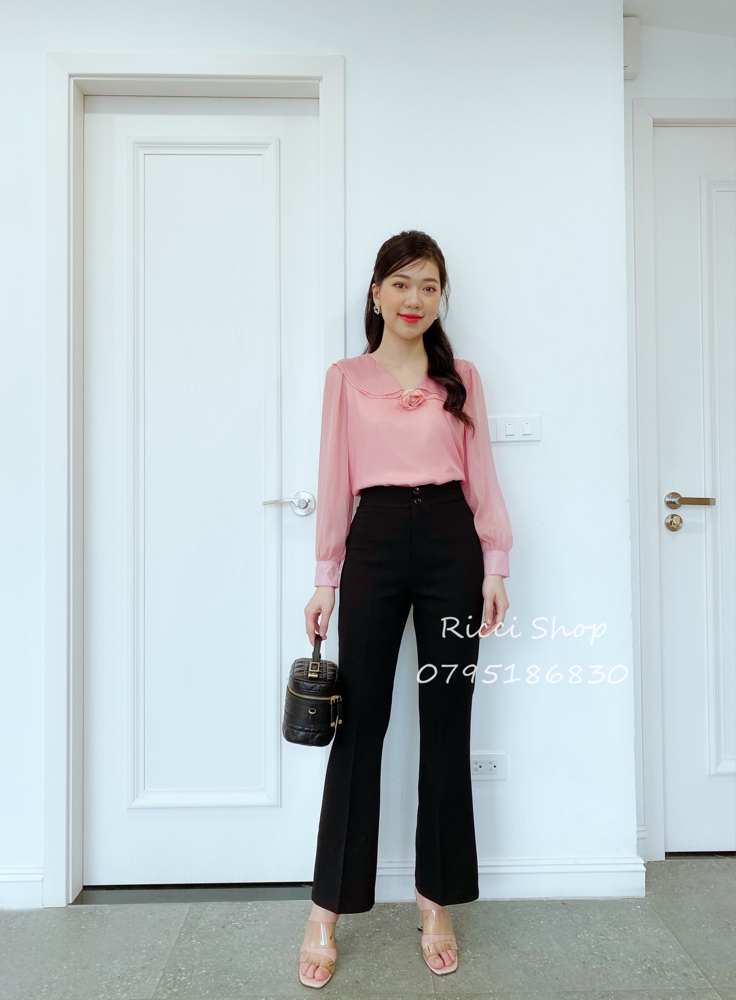 Q30 Quần ống loe khuy giữa