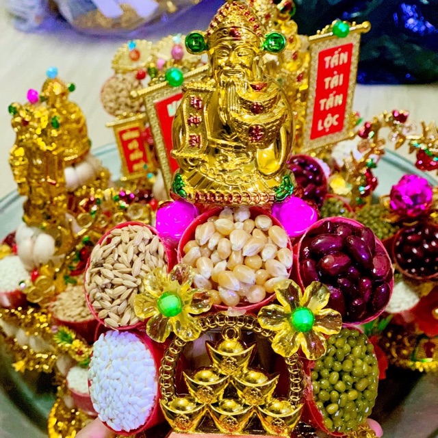 Cây tỏi ngũ đậu chưng Thần Tài