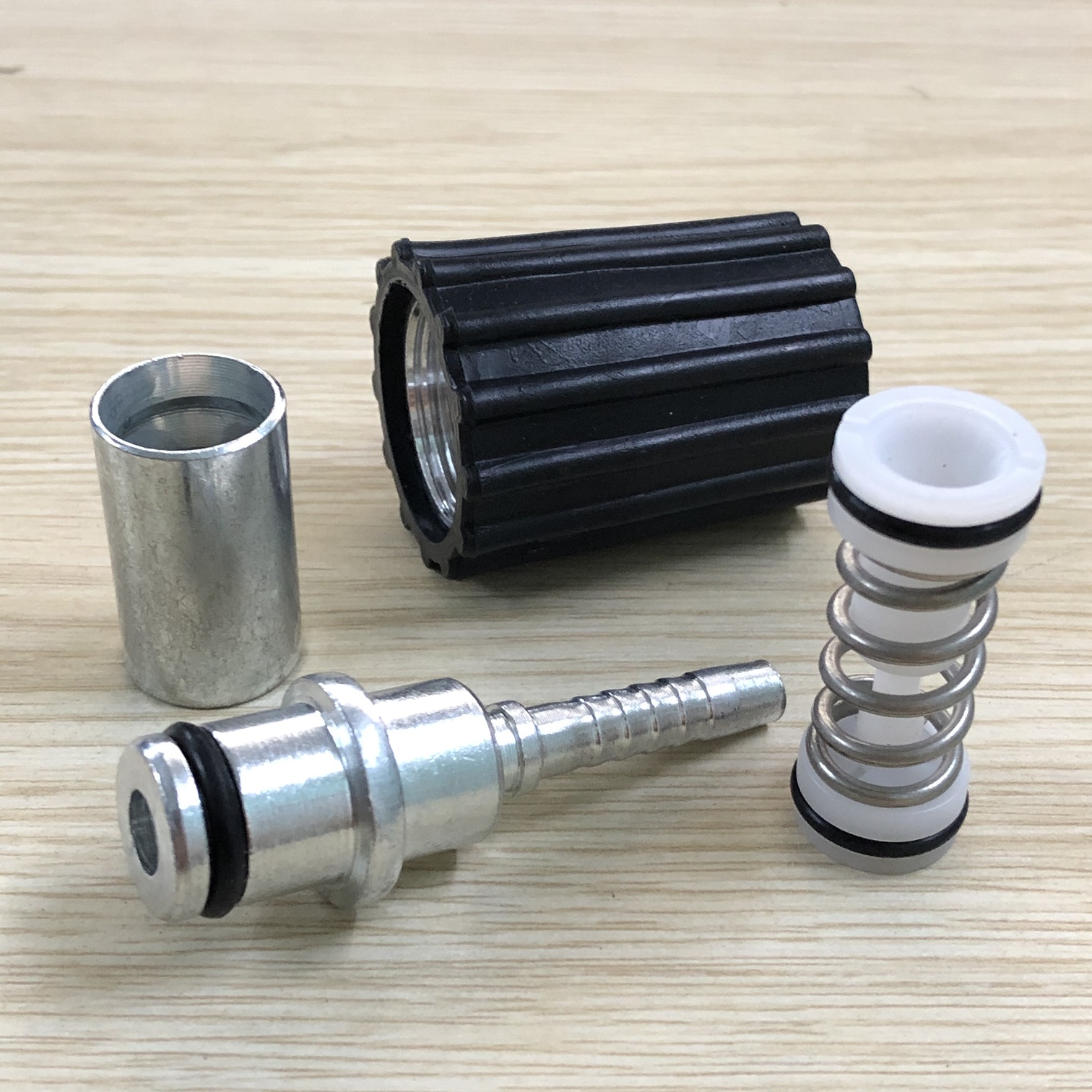 [HCM]Bộ đầu dây xịt rửa xe và luppe dài 2 sin có lò xo (4 chi tiết)