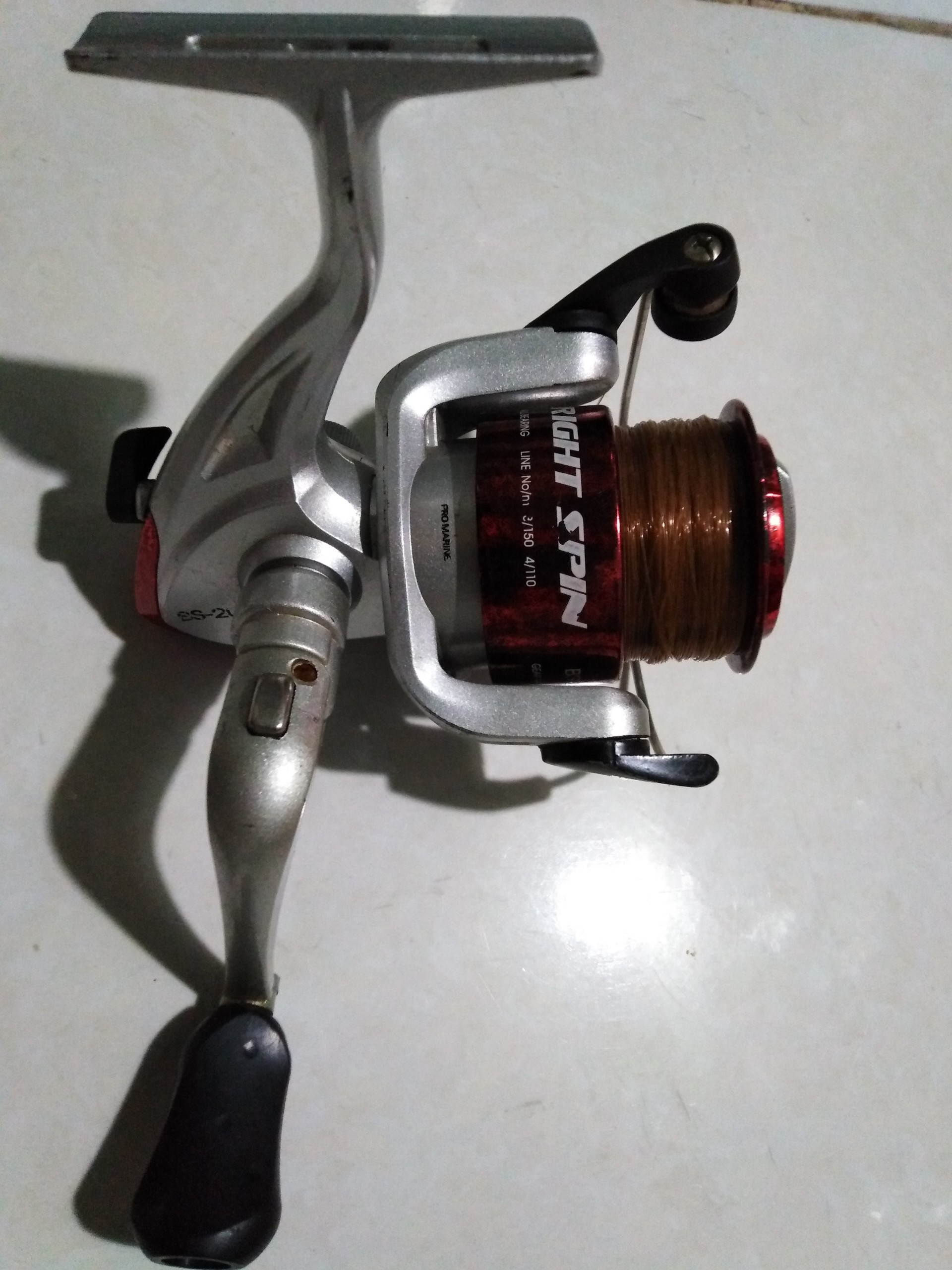 Máy câu bãi nhật right spin