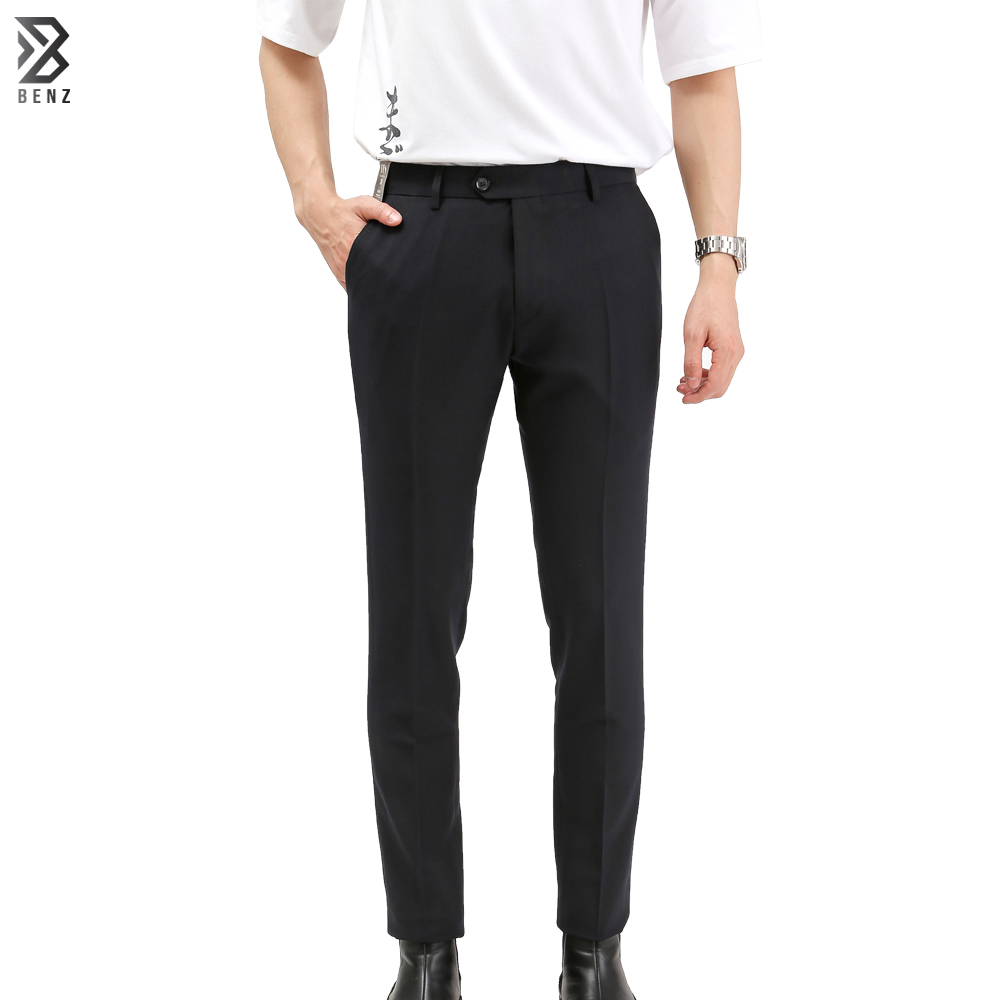 Quần tây âu ống đứng trơn công sở nam Aristino Benzmen form dáng Regular Fit xuông nhẹ, Chất liệu polyester kết hợp rayon mềm mại, xốp nhẹ, đứng dáng