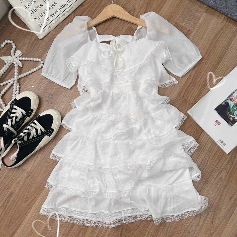 Đầm trắng cổ vuông bèo tầng ren