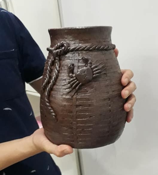 Bình hoa hình giỏ cua
