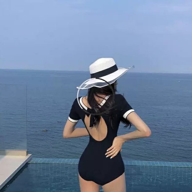 Bikini đen 1 mảnh thun gân viền trắng