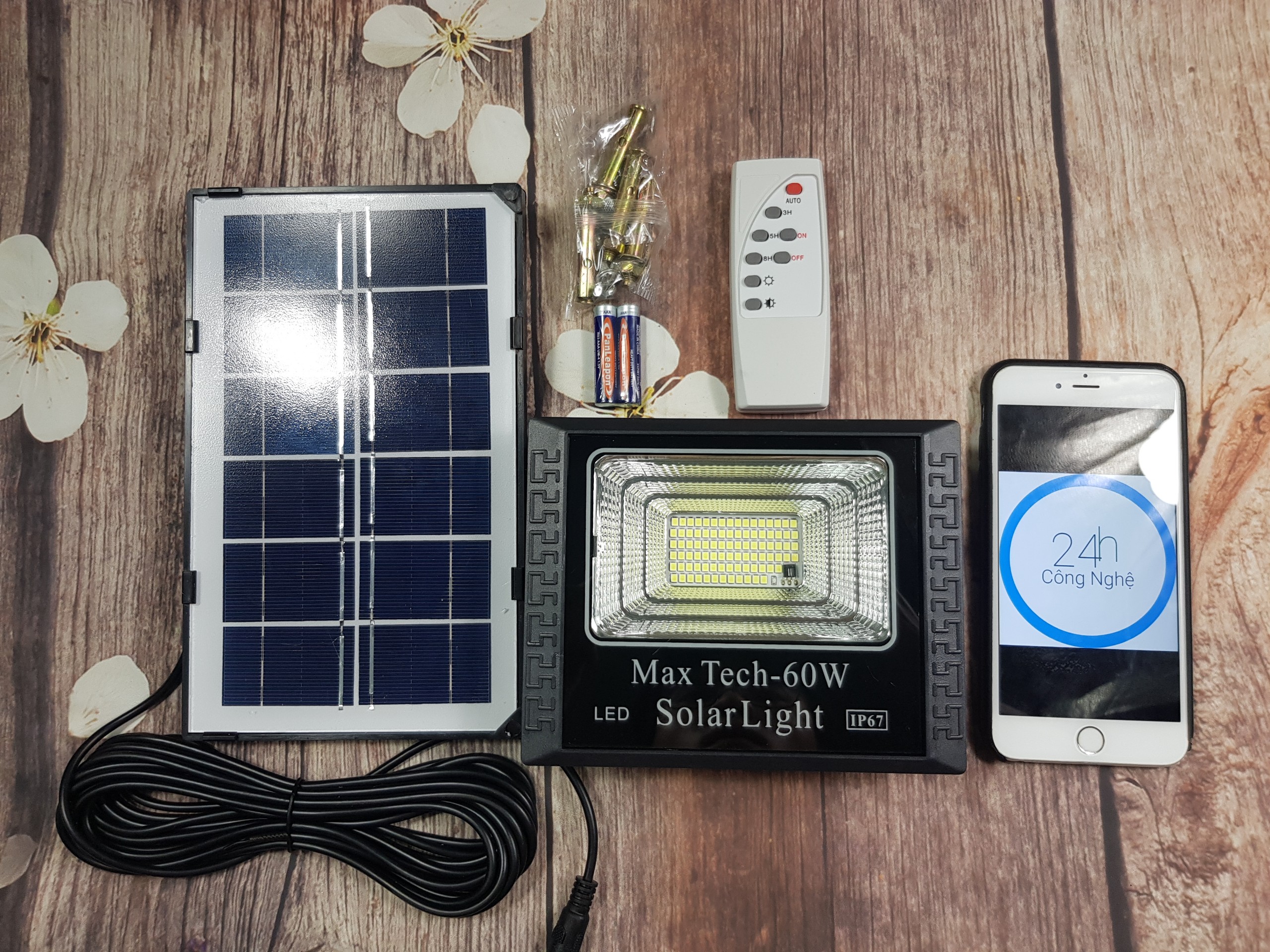 ĐÈN NĂNG LƯỢNG MẶT TRỜI 60W MAX TECH SOLAR LIGHT - ĐIỀU KHIỂN TỪ XA - PIN SẠC TRỌN DỜI - D1082