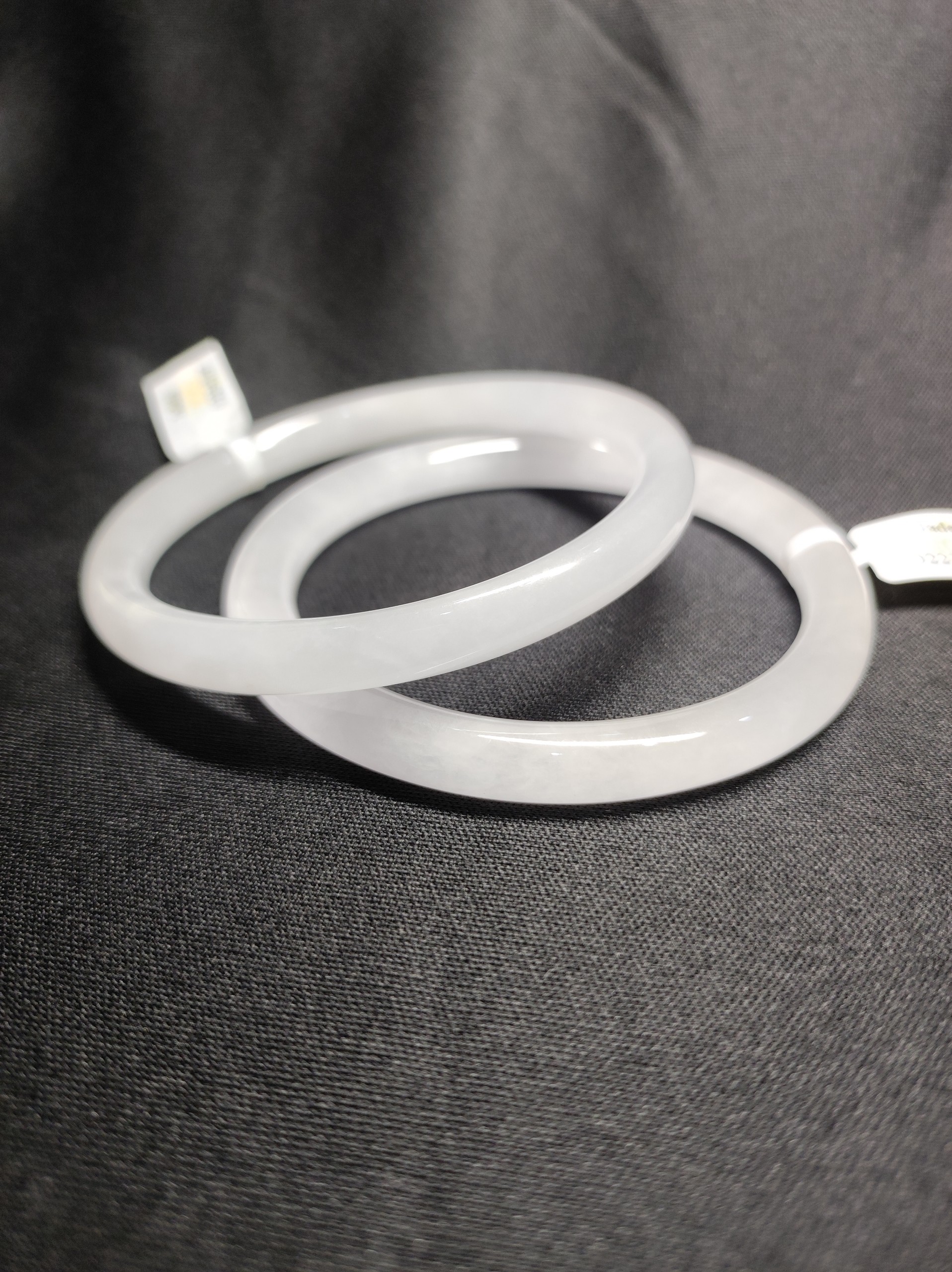 Vòng bạch ngọc thiên nhiên size 58mm chất ngọc già sớ ngọc mịn không lẫn tạp chất đã kiểm định IGG ảnh thực tế (giá 1 sản phẩm) - xưởng buôn đá phong thủy Huỳnh Đào