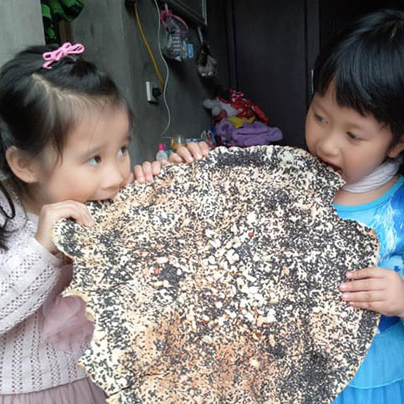 Bánh đa kế sống loại 1 nhiều vừng đen và lạc thơm giòn đặc sản Bắc Giang hàng có sẵn