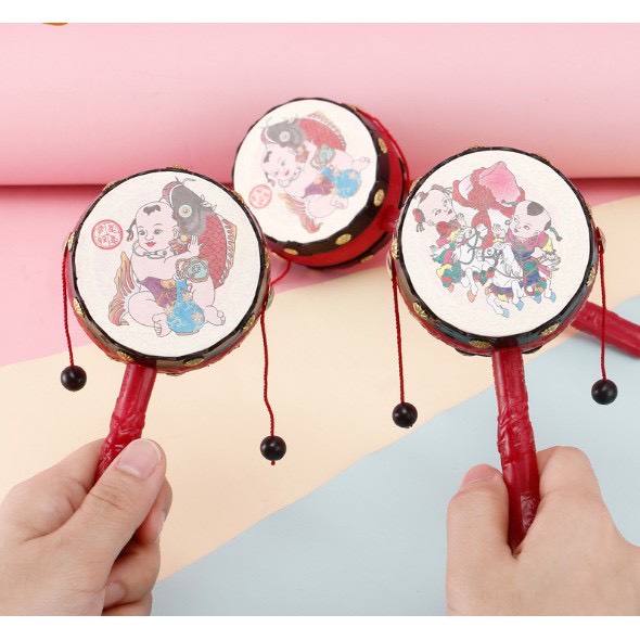 Trống lắc tay dân gian cho bé mầm non chơi trung thu bằng gỗ hoạ tiết | Lazada.vn
