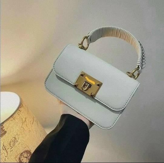 Túi đeo chéo nữ CK khóa đồng