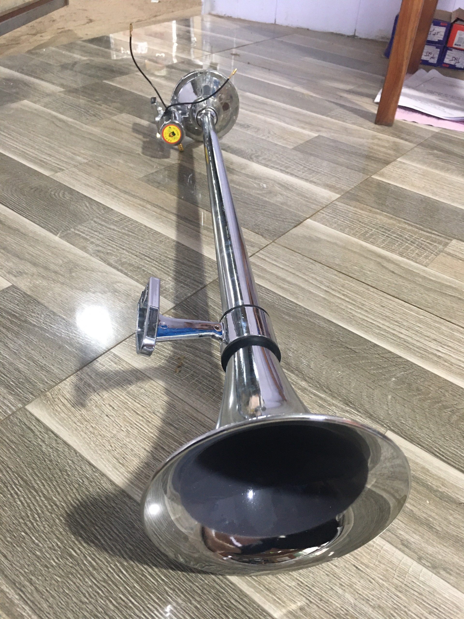 Còi hơi dài 74cm hộp tím con cú