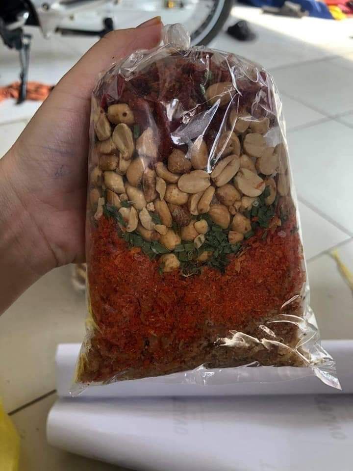 Bánh tráng trộn sa tế thập cẩm (gia vị riêng)