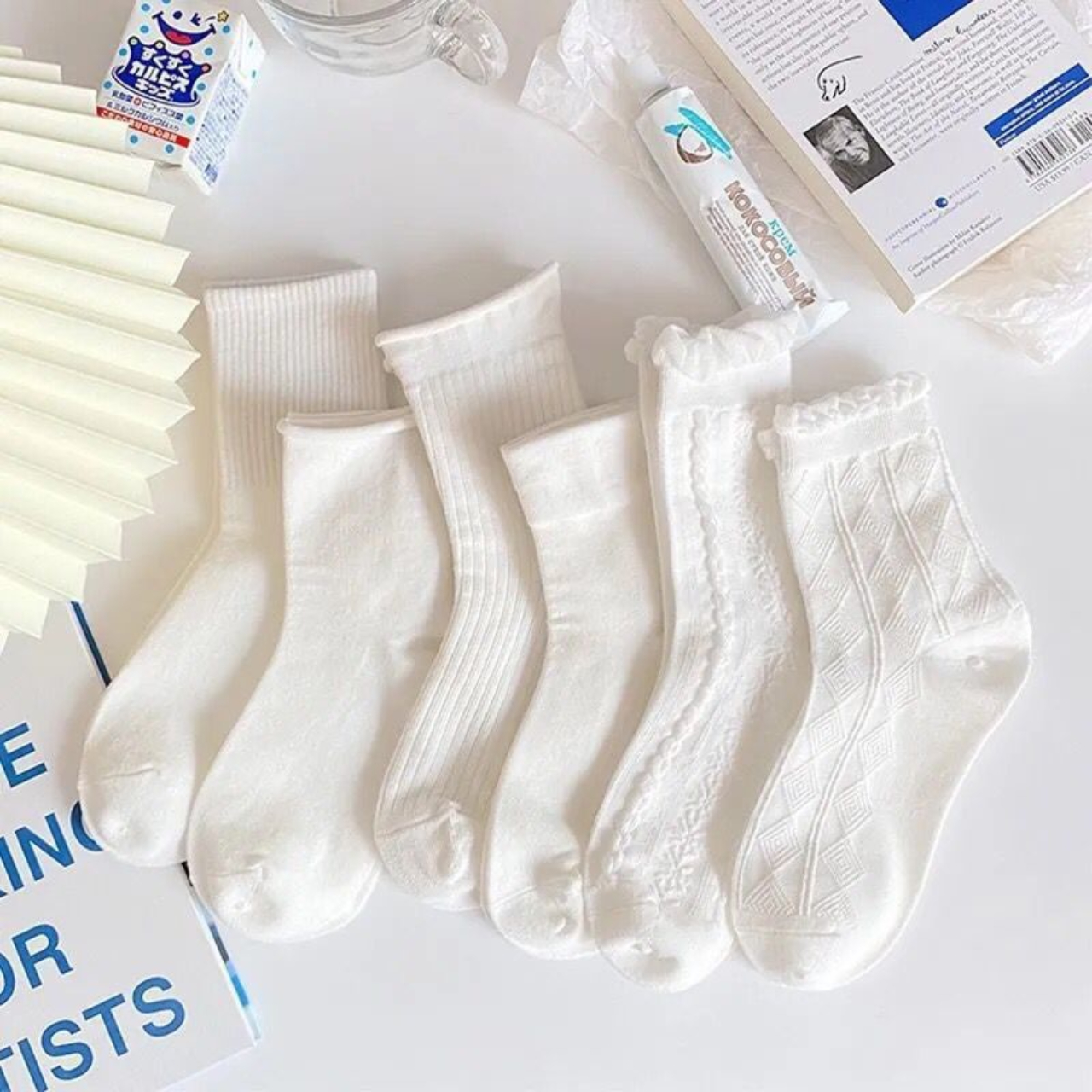 Tất cotton trắng cổ lửng điệu đà phong cách Hàn Quốc