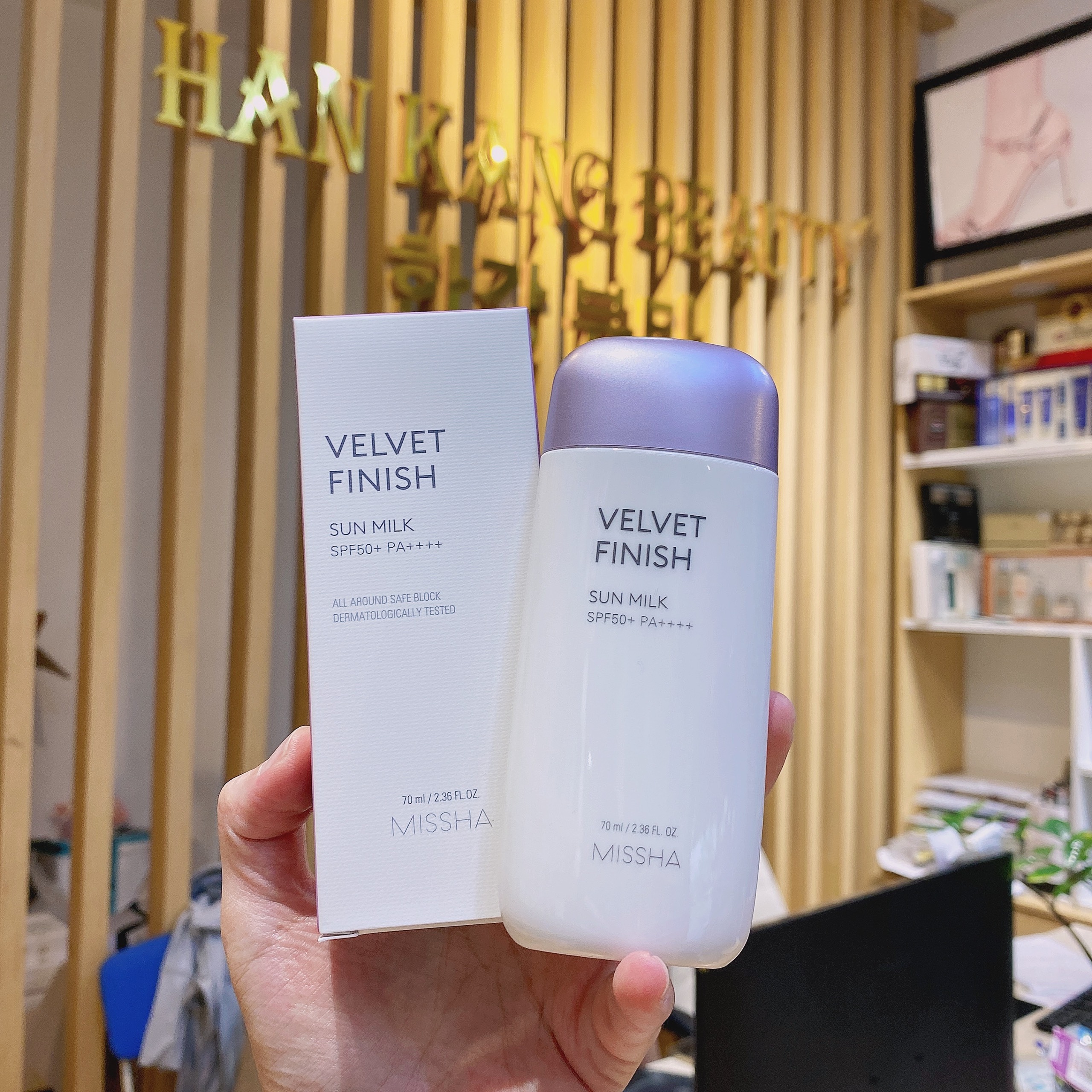 Kem Chống Nắng nâng tông da hỗn hợp, dầu Missha Velvet Finish Sun Milk SPF50+ PA++++