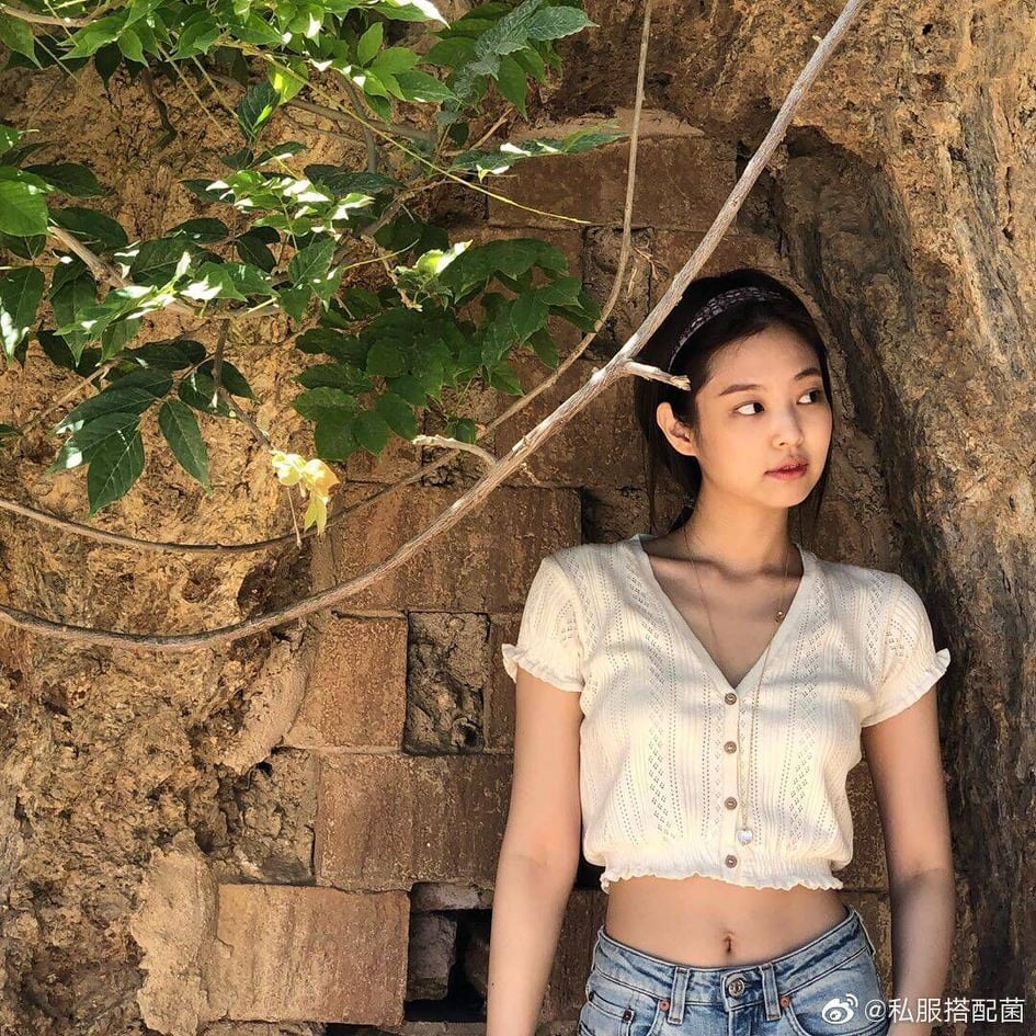 Áo Croptop Jennie siêu xinh