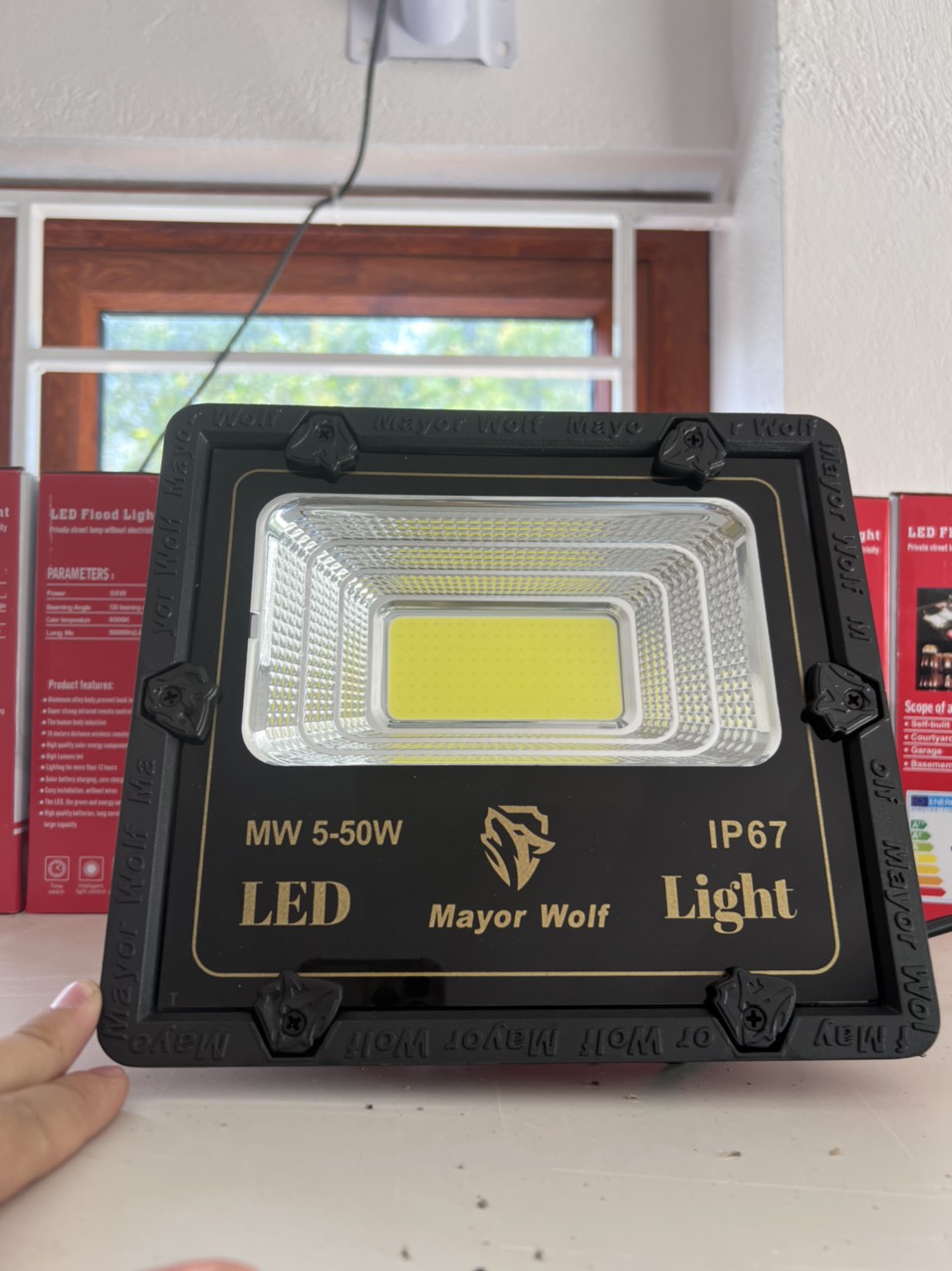 Đèn pha vuông sử dụng điện 220V chính hãng Mayor Wolf công xuất tiêu thụ 50w,100w,200w,300w bảo hành 2 năm