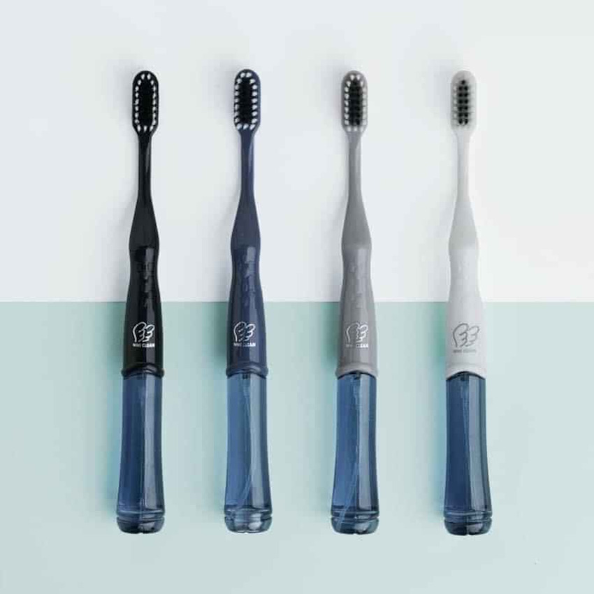 Chỉ 100k combo 3 bàn chải đánh răng kháng khuẩn Whi&clean Hàn Quốc. Sản phẩm đạt bằng sáng chế PCT với thiết kế đặc biệt tay cầm có lọ dung dịch ion giúp khử trùng, ngăn ngừa vi khuẩn còn lại trên lông bàn chải