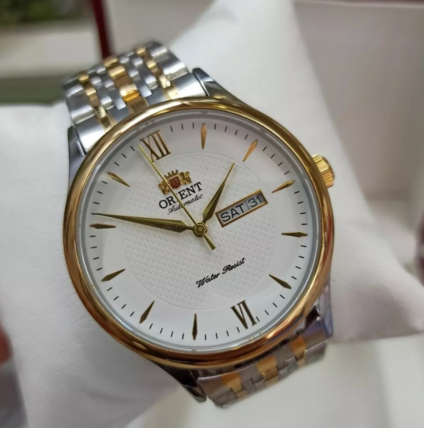Đồng hồ Orient nam kính saphia chống nước, chống xước