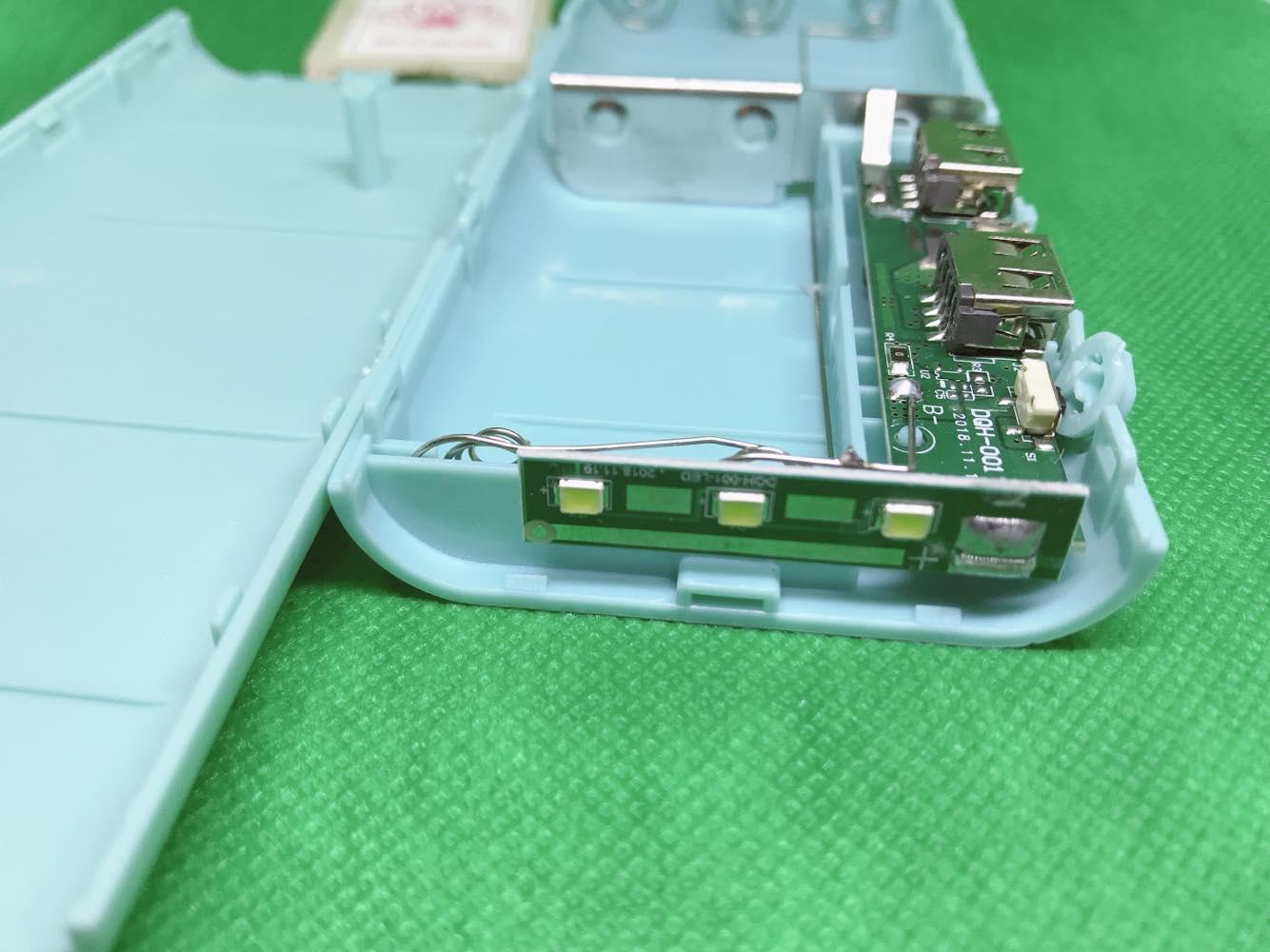 Box sạc dự phòng 5 cell AQ5 có chức năng đèn pin ( phiên bản không có pin ).