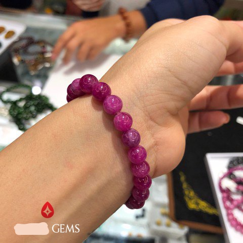 Vòng tay hồng ruby đá tự nhiên 8 mm