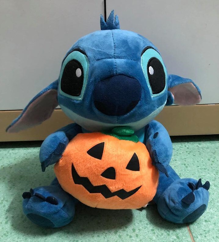 Gấu Stitch cosplay mùa Halloween quả bí dễ thương
