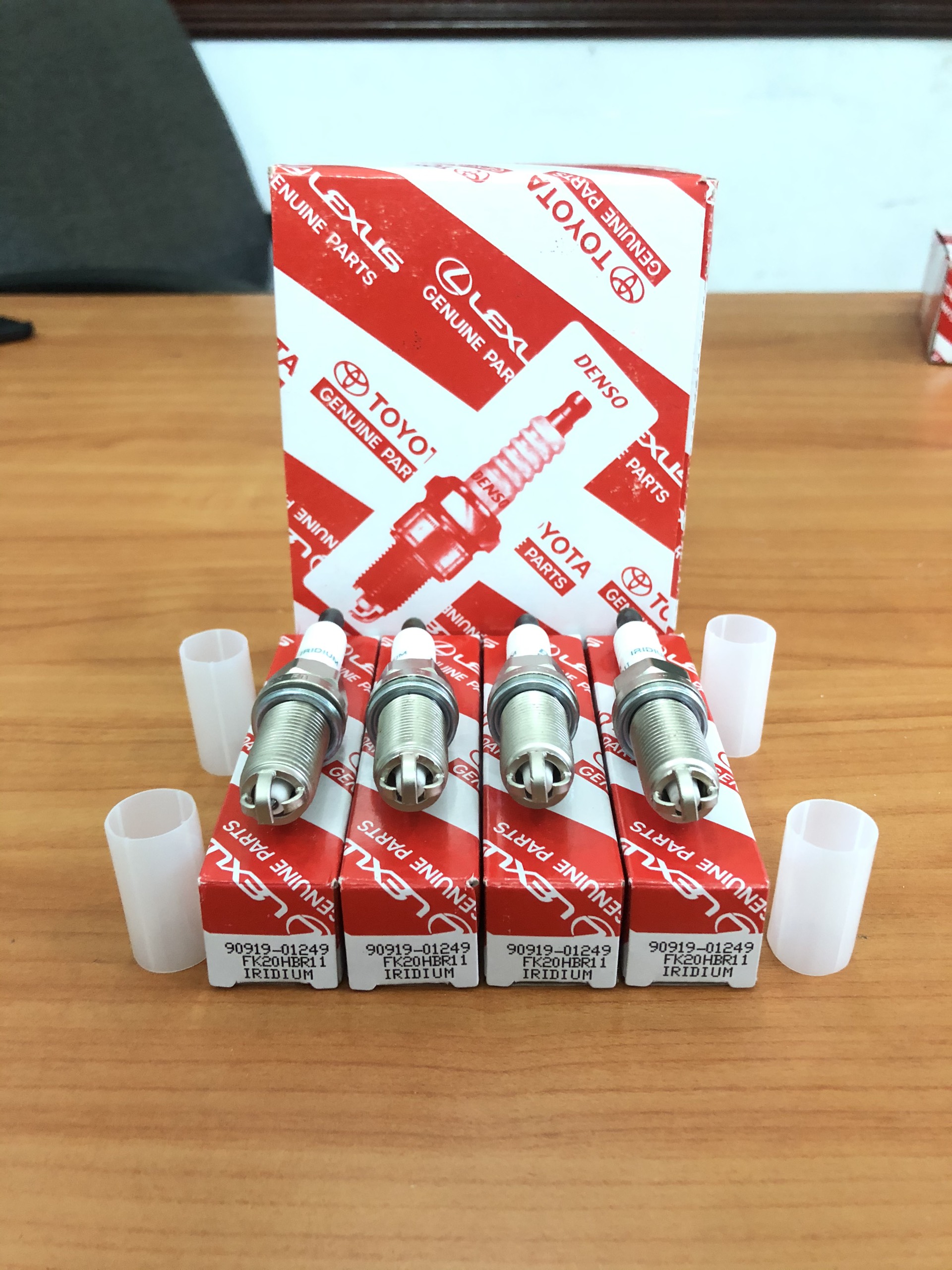 Bộ 4 Bugi 3 chấu  xe TOYOTA INNOVA FORTUNER -  ren 14 chân dài Iridium 90919-01249 ( FK20HBR11)