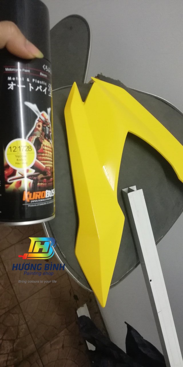 Sơn xịt Samurai màu Vàng - 1728 (400ml) (có khả năng kháng xăng A92, A95)