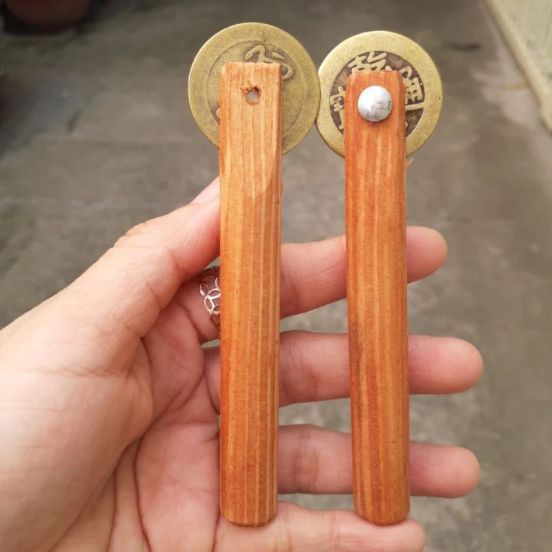 Cây cạo gió Đồng Xu - Mẫu cán Gỗ dẹp